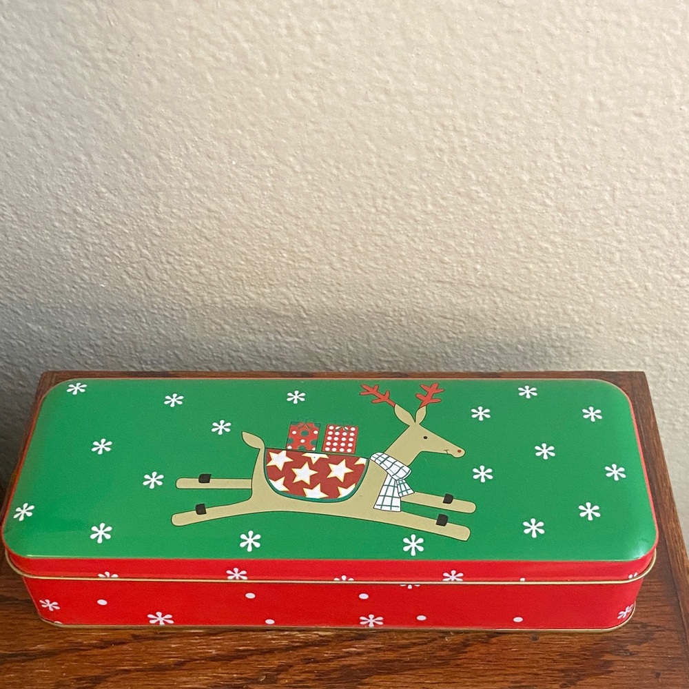 5/$10❤️❤️❤️Festive Reindeer Tin Box